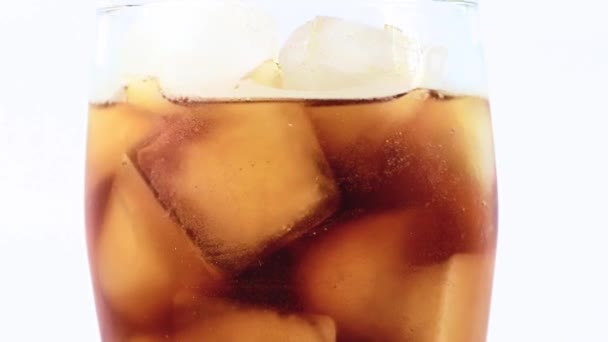 Limonade Rafraîchissante Dans Verre Avec Beaucoup Glace — Video