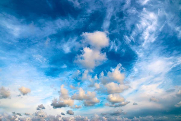 Hermoso Cielo Verano Azul Soleado Con Nubes — Foto de Stock