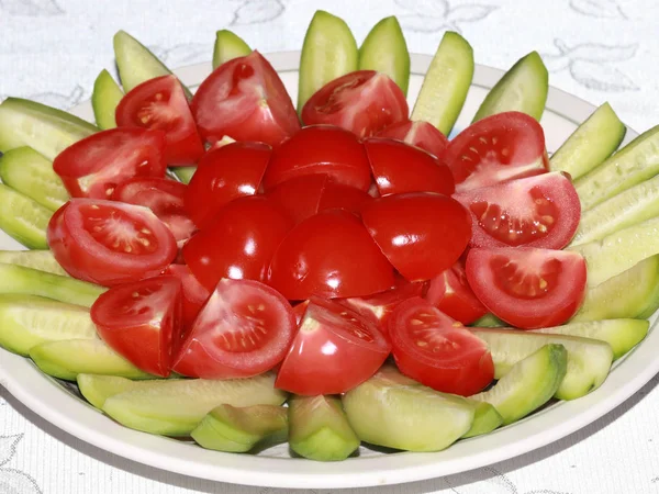 Slices Ripe Fresh Tomatoes Cucumbers Plate — Stock Photo, Image