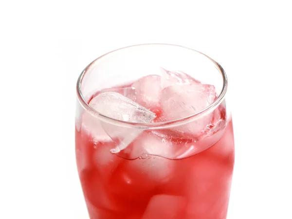 Pedaços Gelo Transparente Superfície Uma Bebida Suco Copo — Fotografia de Stock