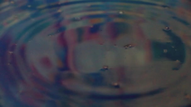 Une Goutte Eau Pure Tombe Surface Liquide — Video