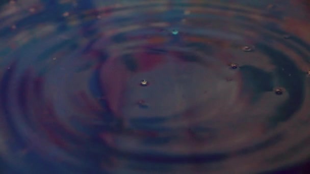 Une Goutte Eau Pure Tombe Surface Liquide — Video