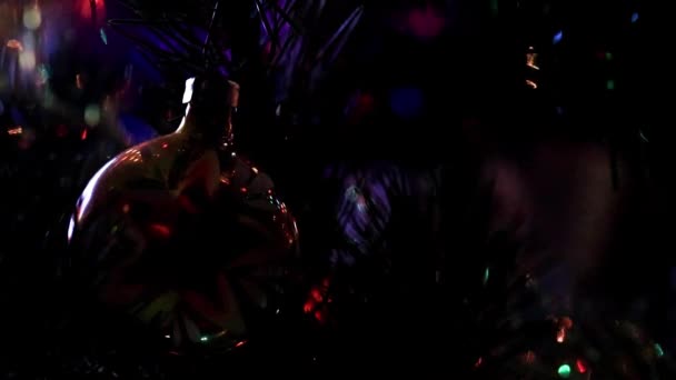 Iluminación Festiva Juguetes Vidrio Las Ramas Del Árbol Navidad — Vídeos de Stock