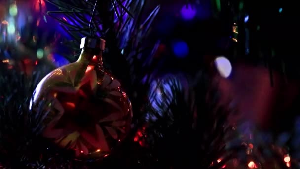 Iluminación Festiva Juguetes Vidrio Las Ramas Del Árbol Navidad — Vídeos de Stock