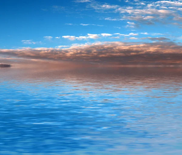 Riflesso Del Cielo Soleggiato Sulla Superficie Del Mare — Foto Stock