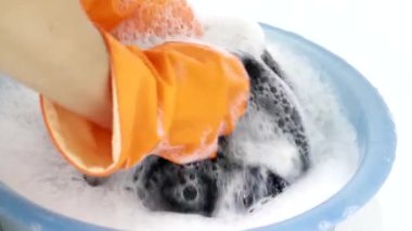 plastik bir havzada el yıkama hamuru şeyler