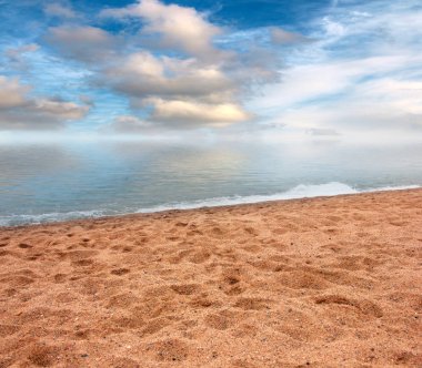 Akdeniz kıyısında güzel kumlu plaj