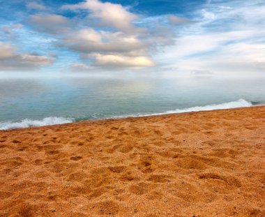 Akdeniz kıyısında güzel kumlu plaj