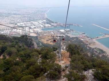 Dağın tepesine kablolu yol görünümü Tyunek Tepe Antalya Türkiye