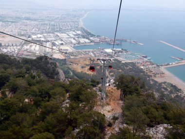 Dağın tepesine kablolu yol görünümü Tyunek Tepe Antalya Türkiye