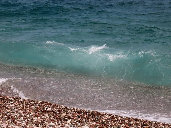 Havsvågor Stranden Vid Medelhavet — Stockfoto