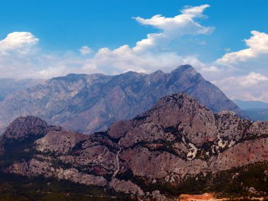 Antalya Türkiye'nin banliyölerinde Tunek Tepe dağ dağ zirveleri