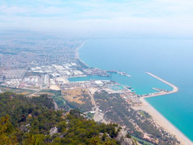 Antalya Türkiye'nin yerleşim alanları ve kıyı şeridi görünümü