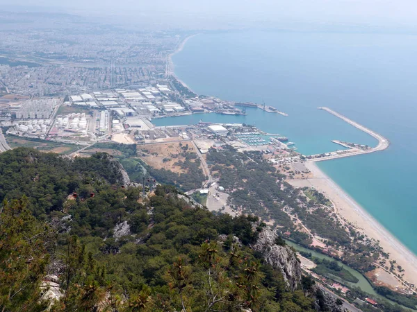 Antalya Türkiye'nin yerleşim alanları ve kıyı şeridi görünümü