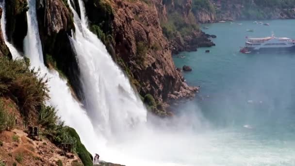 Forte Torrente Tempestoso Cascata Nel Parco Lower Duden Città Antalya — Video Stock