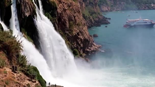 Tormentoso Fuerte Chorro Cascada Parque Baja Duden Ciudad Antalya Turquía — Vídeos de Stock