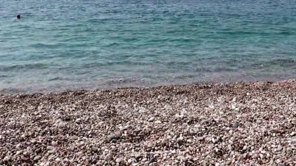 Ondas Águas Límpidas Mar Mediterrâneo Praia Seixos Turquia — Vídeo de Stock