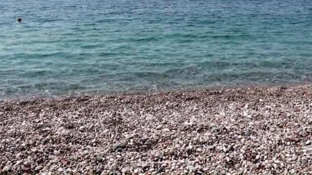 Ondas Águas Límpidas Mar Mediterrâneo Praia Seixos Turquia — Vídeo de Stock