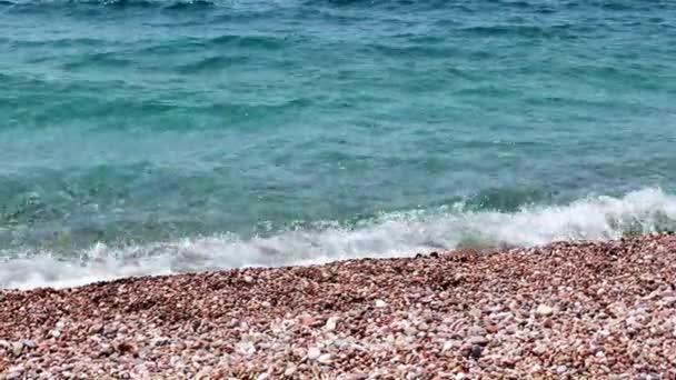 Klares Wasser Wellen Des Mittelmeeres Und Kieselstrand Der Türkei — Stockvideo