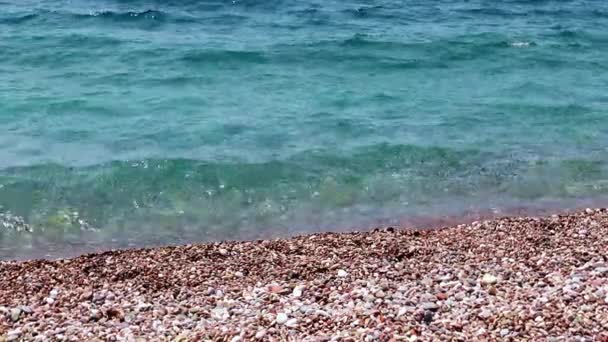 Klares Wasser Wellen Des Mittelmeeres Und Kieselstrand Der Türkei — Stockvideo