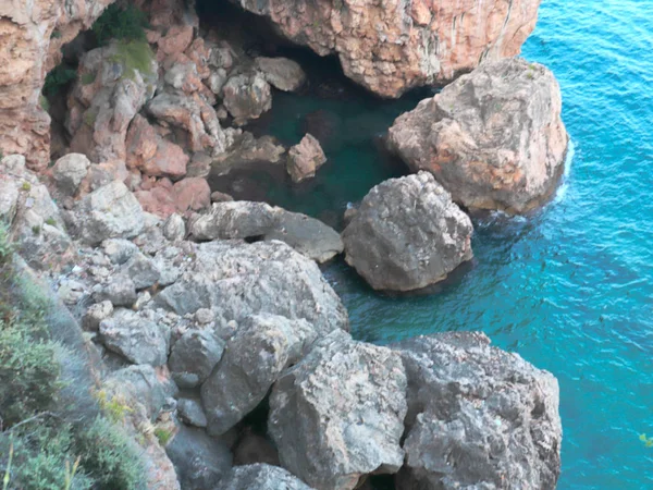 Rotsachtige Kust Van Middellandse Zee Aan Kust Van Stad Antalya — Stockfoto