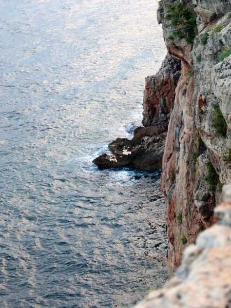 Felsige Küste Des Mittelmeeres Der Küste Der Stadt Antalya Türkei — Stockfoto