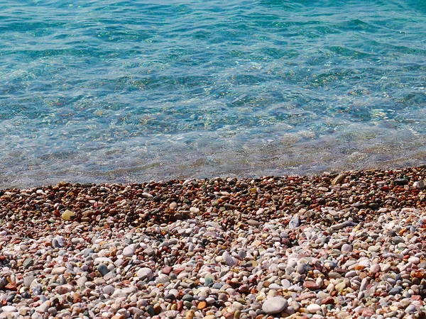 地中海の澄んだ水の砂浜 — ストック写真