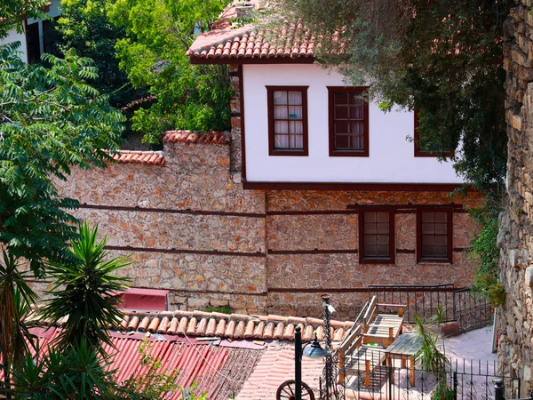 Dlážděné Střechy Staré Zdi Budov Historickém Obvodu Města Antalya Turecko — Stock fotografie