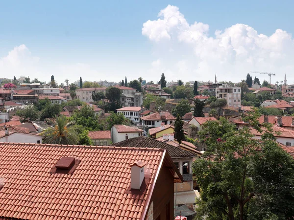 Tegeltak Och Gamla Murar Byggnader Den Historiska Stadsdelen Staden Antalya — Stockfoto