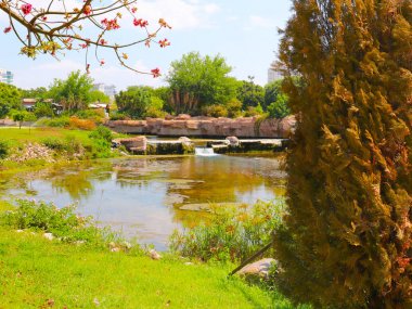 Lara şehir Antalya Türkiye yerleşim bölgesinde pitoresk park Aşağı Duden