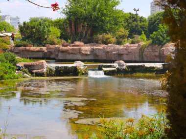 Lara şehir Antalya Türkiye yerleşim bölgesinde pitoresk park Aşağı Duden