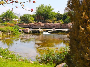 Lara şehir Antalya Türkiye yerleşim bölgesinde pitoresk park Aşağı Duden