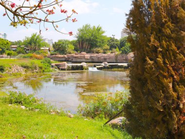 Lara şehir Antalya Türkiye yerleşim bölgesinde pitoresk park Aşağı Duden