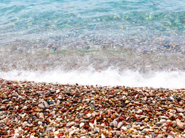 berrak su ve deniz kıyısı plajı