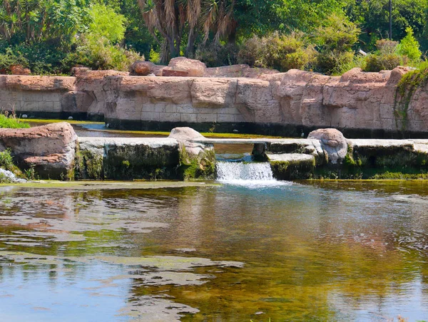 Lara şehir Antalya Türkiye yerleşim bölgesinde pitoresk park Aşağı Duden