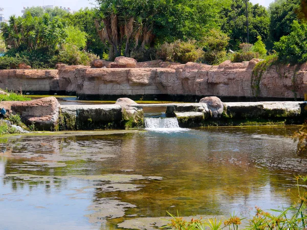 Lara şehir Antalya Türkiye yerleşim bölgesinde pitoresk park Aşağı Duden