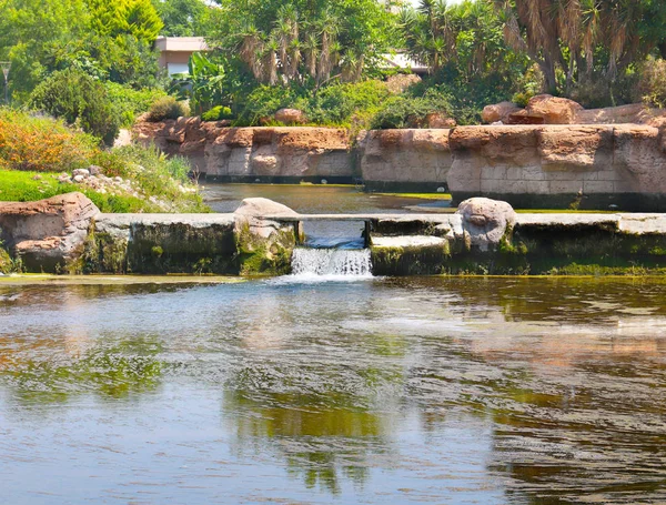 Lara şehir Antalya Türkiye yerleşim bölgesinde pitoresk park Aşağı Duden