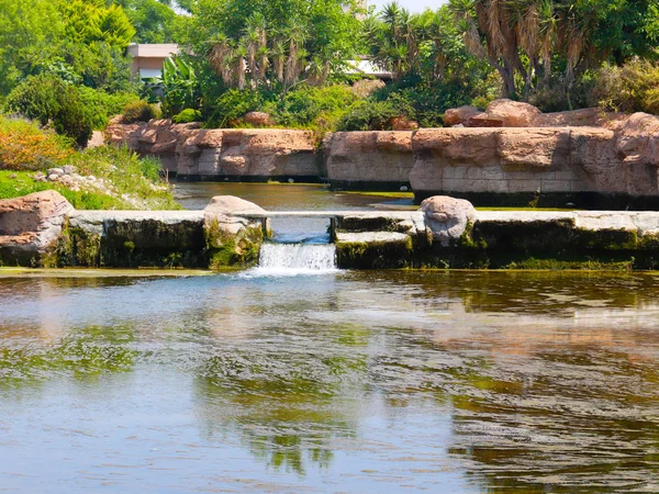 Lara şehir Antalya Türkiye yerleşim bölgesinde pitoresk park Aşağı Duden