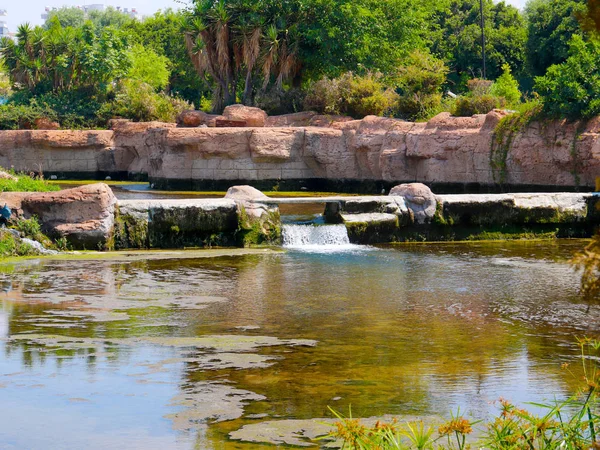 Lara şehir Antalya Türkiye yerleşim bölgesinde pitoresk park Aşağı Duden