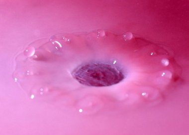 su damlası ile tuhaf desenler