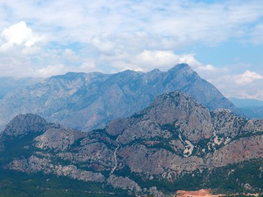 Antalya Türkiye kenti yakınlarındaki Tunektepe sırtı dağ zirveleri