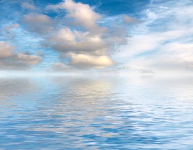 berrak gökyüzünün sudaki yansıması