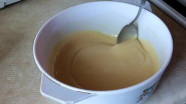 cam bir kase içinde karıştırma pasta