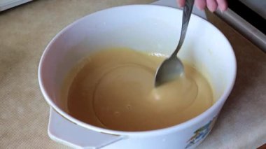 cam bir kase içinde karıştırma pasta