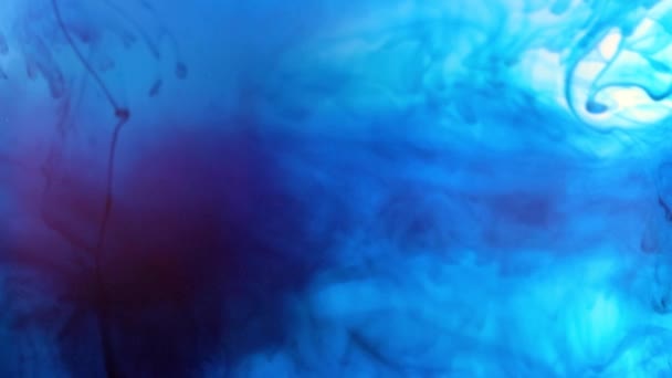 beaux motifs lors du mélange de liquide et d'encre 