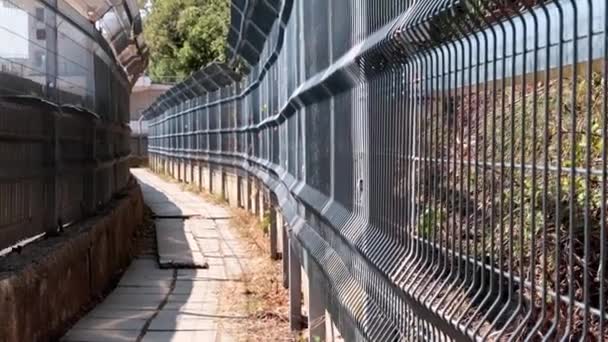 Clôtures Métalliques Passage Piétonnier Dans Prison — Video