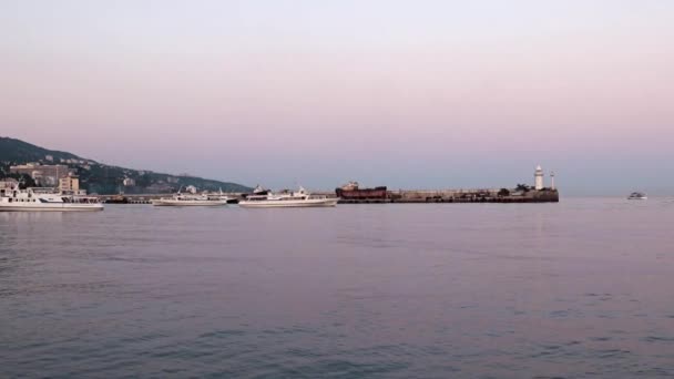 Faro Portuario Veleros Por Noche — Vídeos de Stock