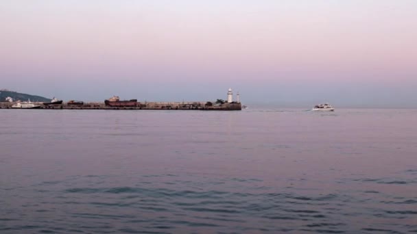 Portowa Latarnia Morska Żaglowce Wieczorem — Wideo stockowe