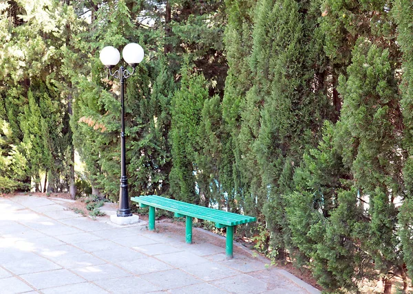 Lantern Pole Park Bench Relaxation — Stock Photo, Image