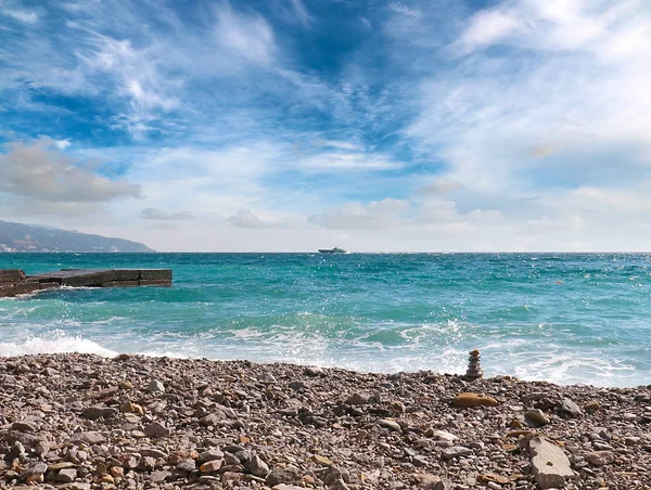 Pyramid Stones Beach Clear Sea Water Sunny Sky — Stock Photo, Image